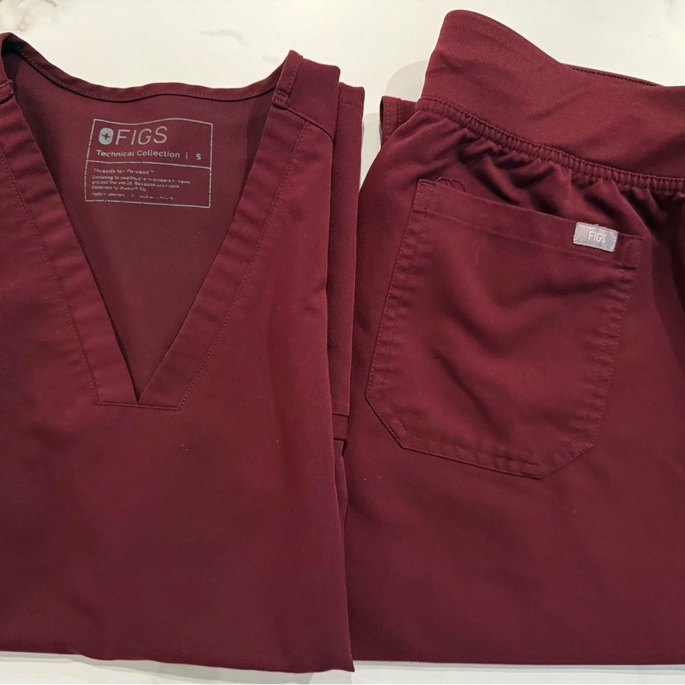 Figs Burgundy Scrub Set